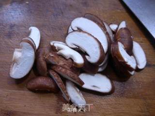 榨菜丝香菇炒娃娃菜的做法步骤：4
