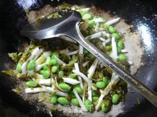 茭白雪菜炒毛豆的做法步骤：5