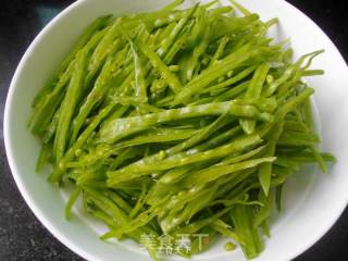 金针菇拌荷兰豆的做法步骤：2