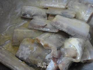 红烧带鱼的做法步骤：2