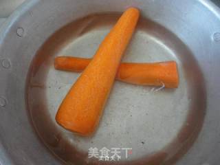 胡萝卜汁手擀面的做法步骤：1