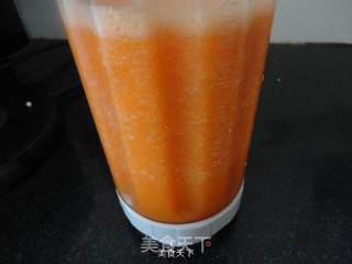 胡萝卜汁手擀面的做法步骤：2