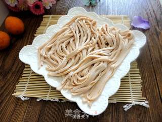 胡萝卜汁手擀面的做法步骤：11