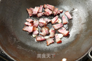 腊五花爆炒小黄瓜的做法步骤：3