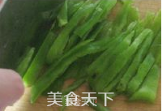 青椒土豆丝的做法步骤：2