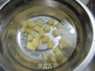 菠萝炒饭的做法步骤：3