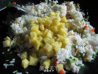 菠萝炒饭的做法步骤：10
