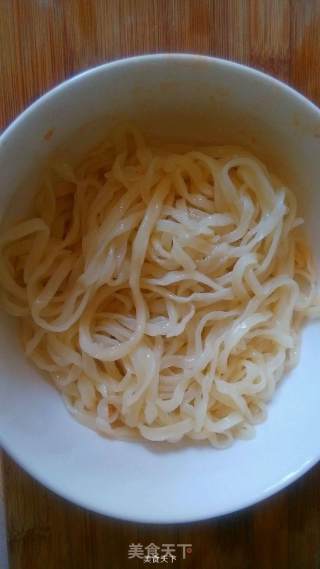 西红柿鸡蛋面的做法步骤：5