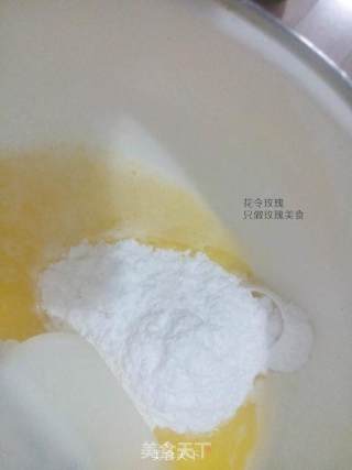 提子蛋黄玫瑰奶香酥的做法步骤：2