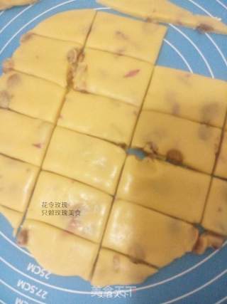 提子蛋黄玫瑰奶香酥的做法步骤：7