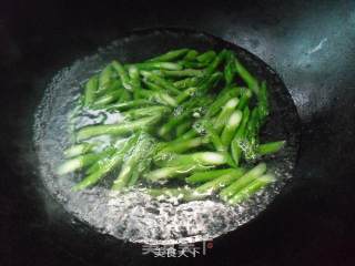香肠炒芦笋的做法步骤：5