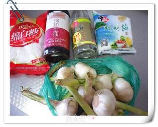 双味腌新蒜——糖醋蒜+腌咸蒜的做法步骤：1