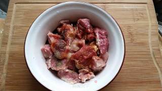 板栗蛋黄鲜肉粽的做法步骤：3