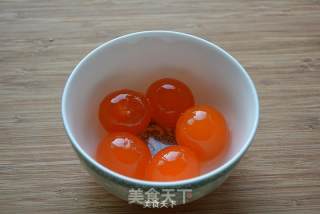 板栗蛋黄鲜肉粽的做法步骤：4