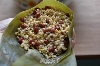 板栗蛋黄鲜肉粽的做法步骤：12