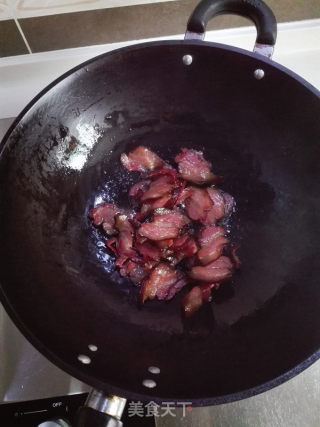 腊肉炒红椒的做法步骤：5