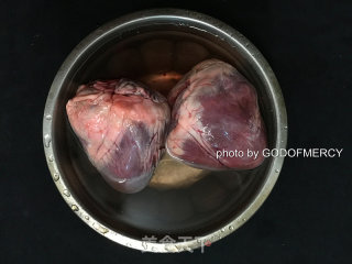 蒸着吃的卤猪心的做法步骤：11