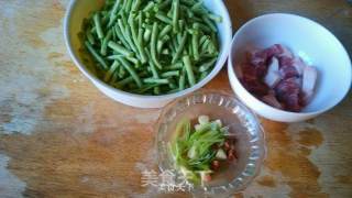 豆角焖面的做法步骤：1