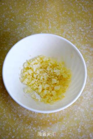 大花生酱拌油麦菜的做法步骤：2