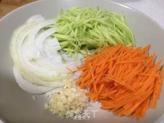 凉拌鸡丝的做法步骤：2
