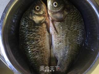番茄鲫鱼汤的做法步骤：2