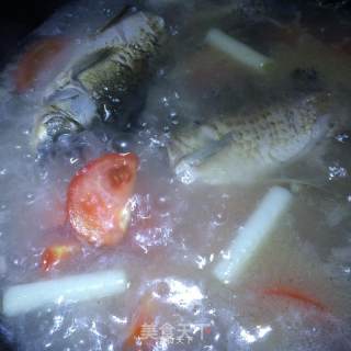 番茄鲫鱼汤的做法步骤：7