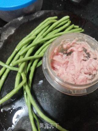 豇豆肉饼的做法步骤：1