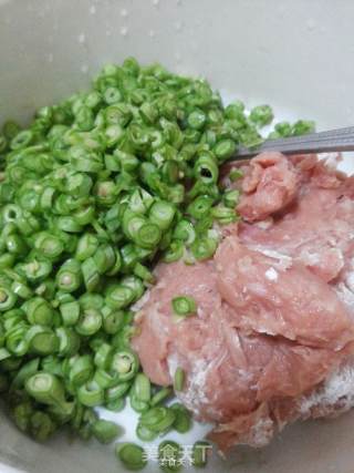 豇豆肉饼的做法步骤：2