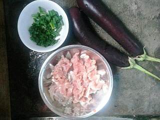 茄子酿肉的做法步骤：1