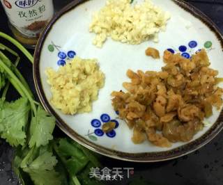 双面香煎豆腐黄--加上榨菜花生真正好香下酒菜的做法步骤：2
