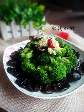西兰花拌小木耳的做法步骤：8