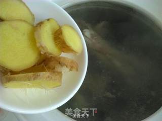 榴莲壳煲骨汤的做法步骤：5