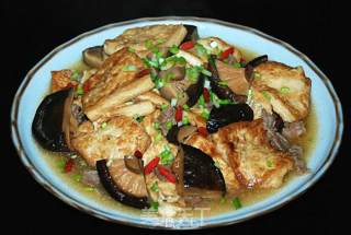 猪肉香菇焖豆腐双面黄--香浓软滑下饭菜的做法步骤：6