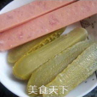 酸黄瓜寿司的做法步骤：2