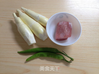 茭白炒肉丝的做法步骤：1
