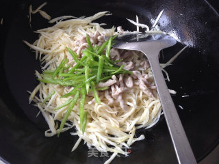 茭白炒肉丝的做法步骤：8