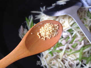 茭白炒肉丝的做法步骤：10