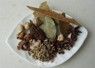 青椒肥肠的做法步骤：4