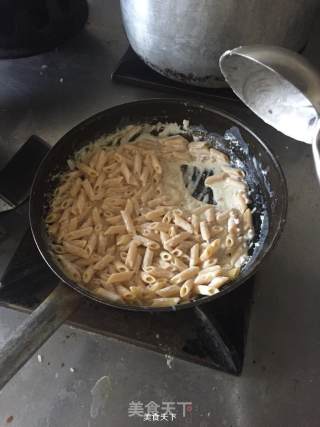 奶香火腿意大利空心粉的做法步骤：9