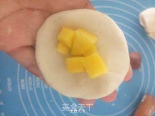 熊猫油桃玫瑰包的做法步骤：3