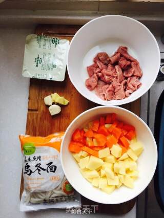 咖喱牛肉面的做法步骤：1