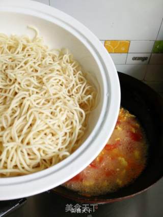 番茄鸡蛋碱面的做法步骤：5