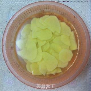 剁椒土豆的做法步骤：1