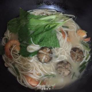 鲜虾面的做法步骤：7