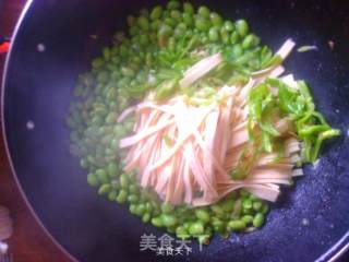 毛豆豆皮炒鸡蛋的做法步骤：10