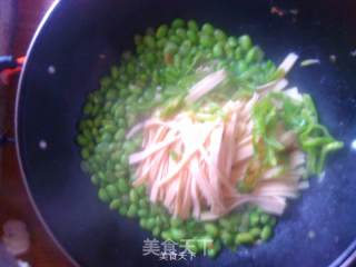 毛豆豆皮炒鸡蛋的做法步骤：11