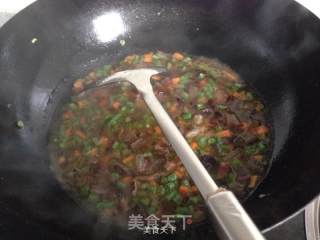 腊肉煲仔饭的做法步骤：6