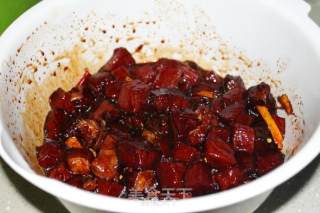 在家轻松做健康小零食：孜然牛肉干的做法步骤：2