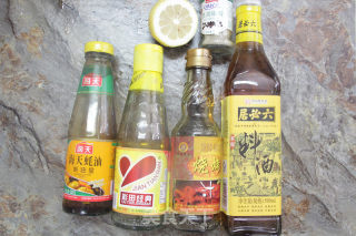 夜里想起了星爷的“烧鸡翼，我中意食......”的做法步骤：1