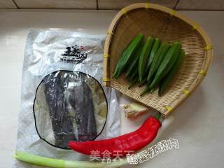 腊肉炒秋葵的做法步骤：1